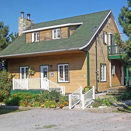 Gite La Halte Du Verger Bed And Breakfast Rivière-du-Loup Екстериор снимка