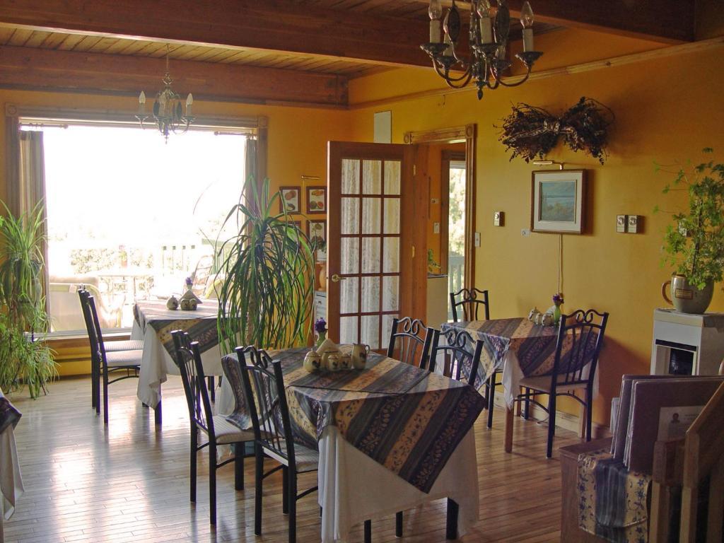Gite La Halte Du Verger Bed And Breakfast Rivière-du-Loup Екстериор снимка
