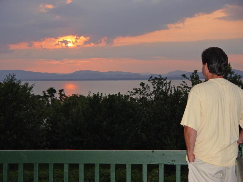 Gite La Halte Du Verger Bed And Breakfast Rivière-du-Loup Екстериор снимка