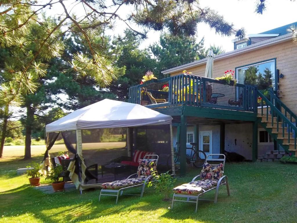 Gite La Halte Du Verger Bed And Breakfast Rivière-du-Loup Екстериор снимка