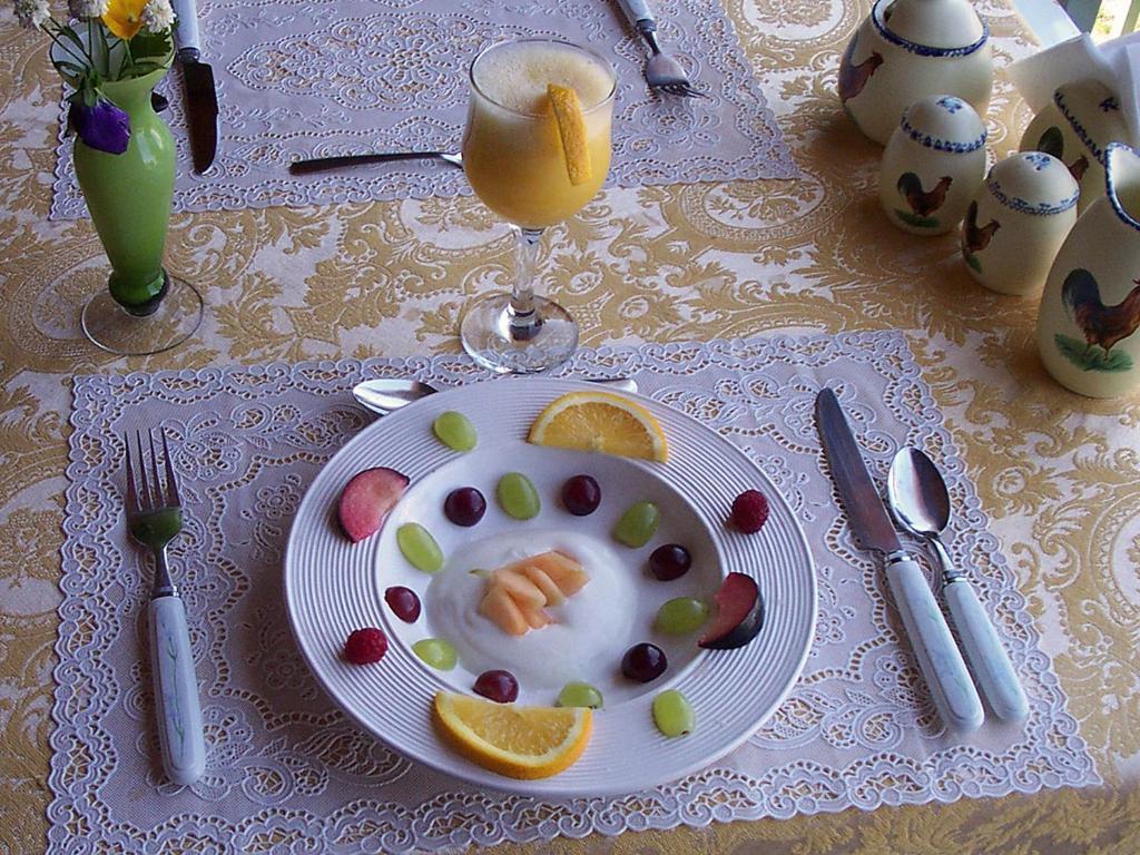 Gite La Halte Du Verger Bed And Breakfast Rivière-du-Loup Екстериор снимка