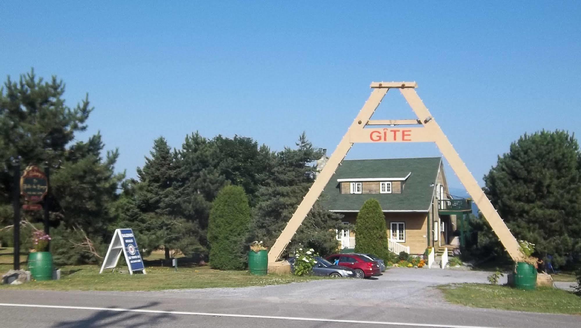 Gite La Halte Du Verger Bed And Breakfast Rivière-du-Loup Екстериор снимка