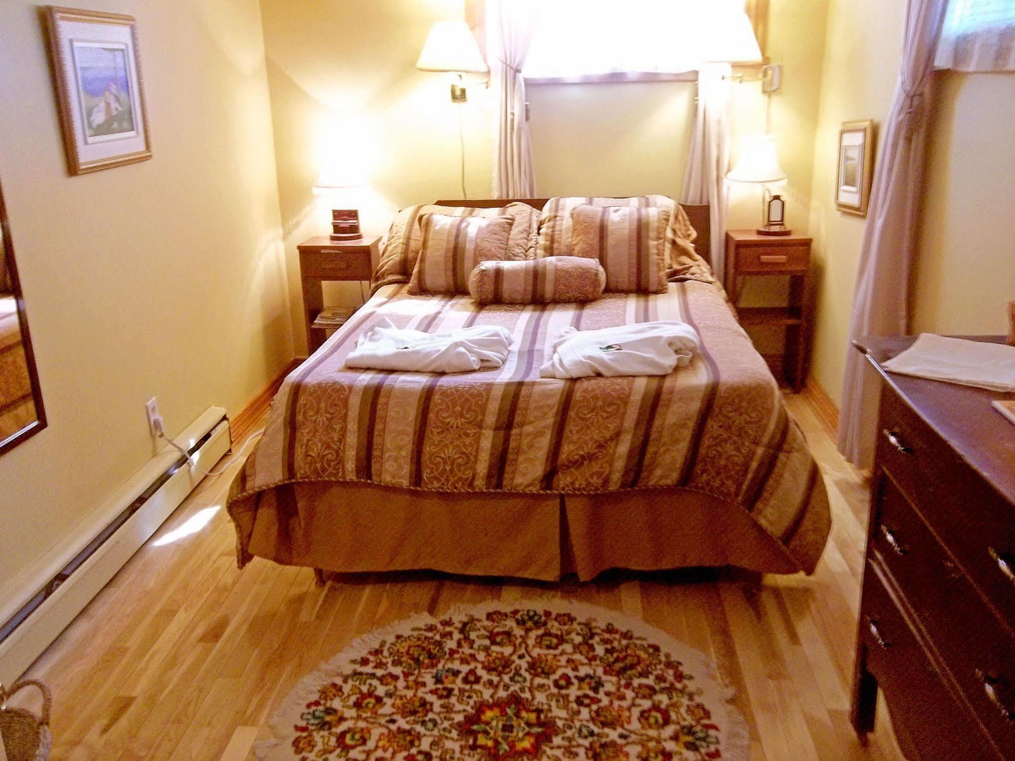 Gite La Halte Du Verger Bed And Breakfast Rivière-du-Loup Екстериор снимка