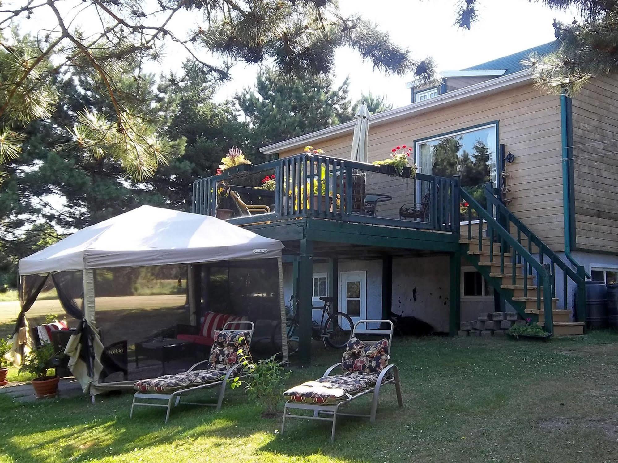 Gite La Halte Du Verger Bed And Breakfast Rivière-du-Loup Екстериор снимка