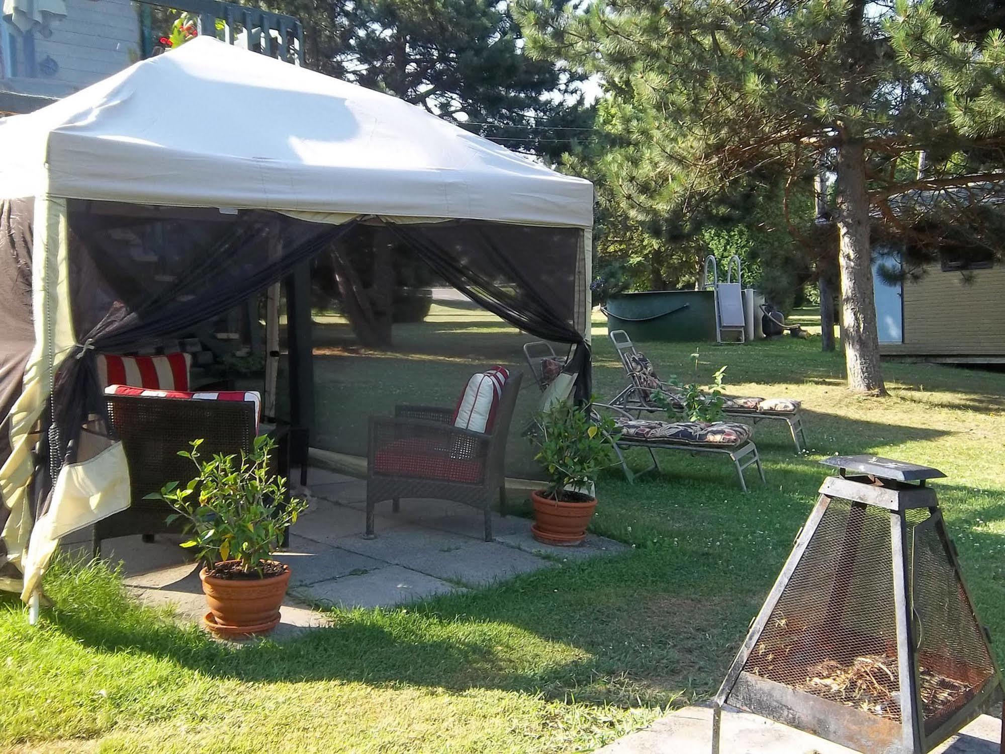 Gite La Halte Du Verger Bed And Breakfast Rivière-du-Loup Екстериор снимка