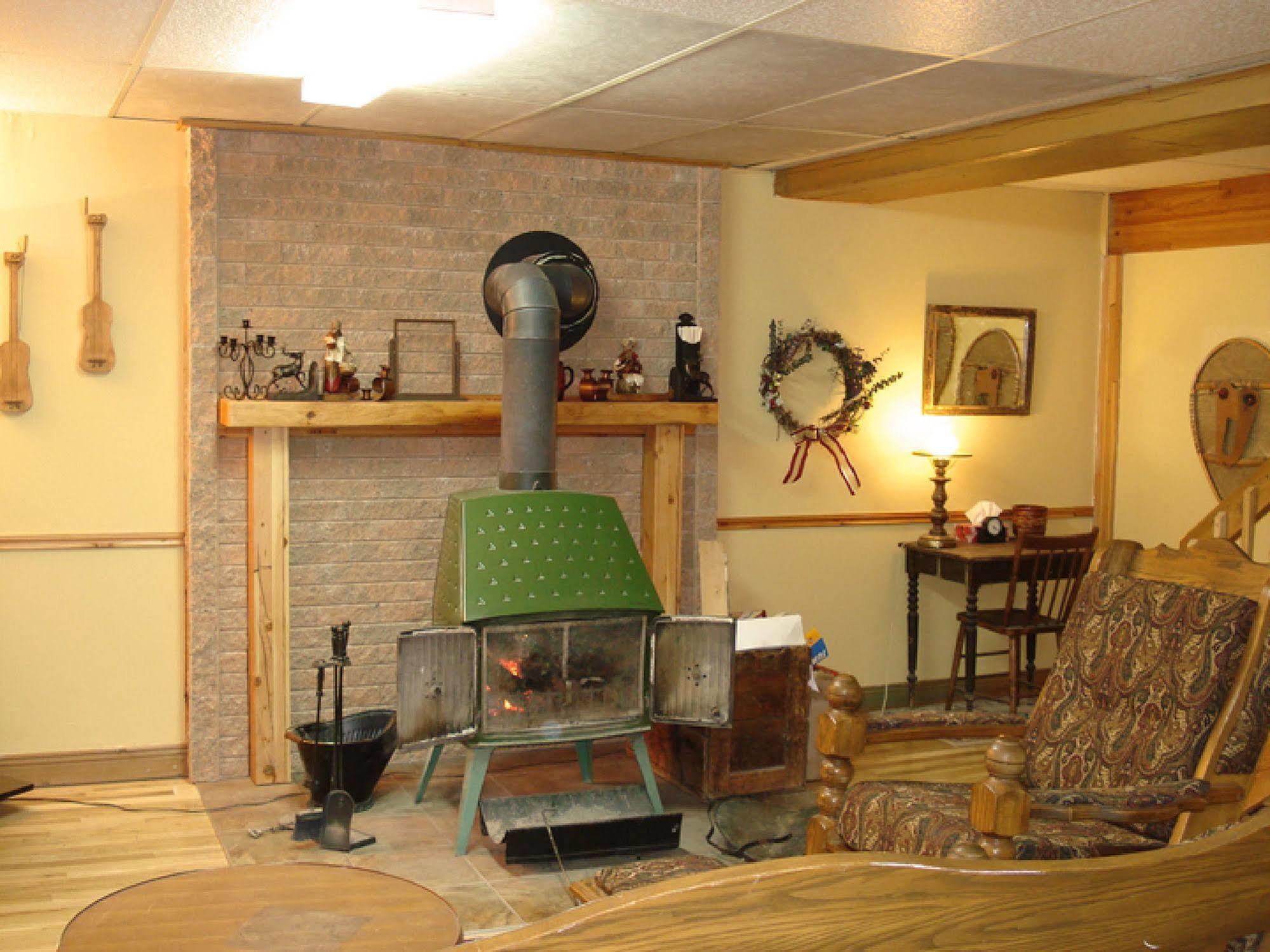 Gite La Halte Du Verger Bed And Breakfast Rivière-du-Loup Екстериор снимка